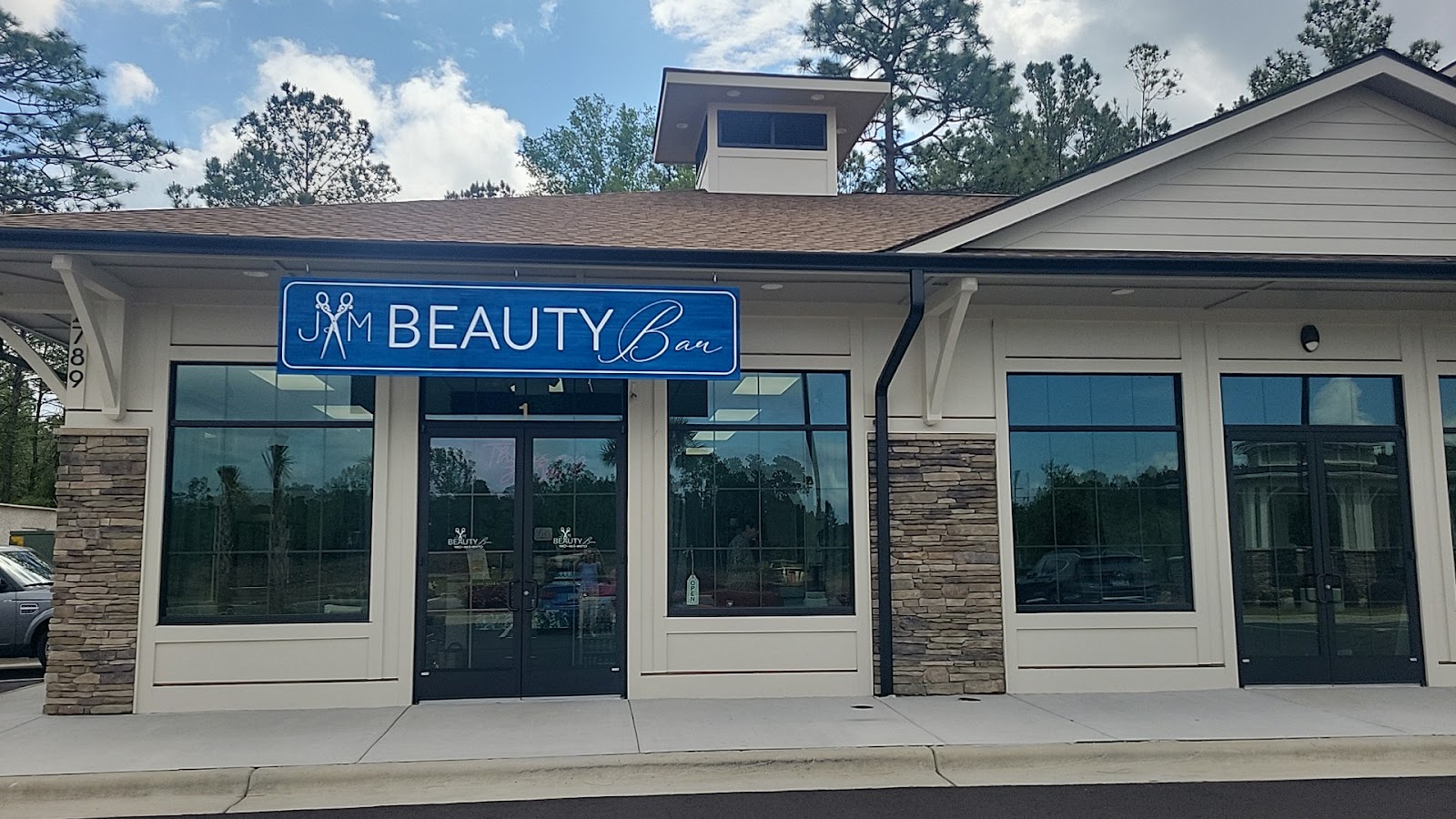 The full front of JAM Beauty Bar in Leland, North Carolina